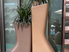 探尋高性價(jià)比之選 宇巍玻璃鋼花盆，京城花卉與禮品的明智搭配